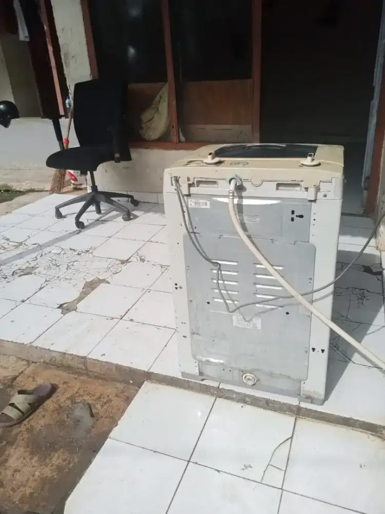 mesin cuci 1 tabung manual merek LG