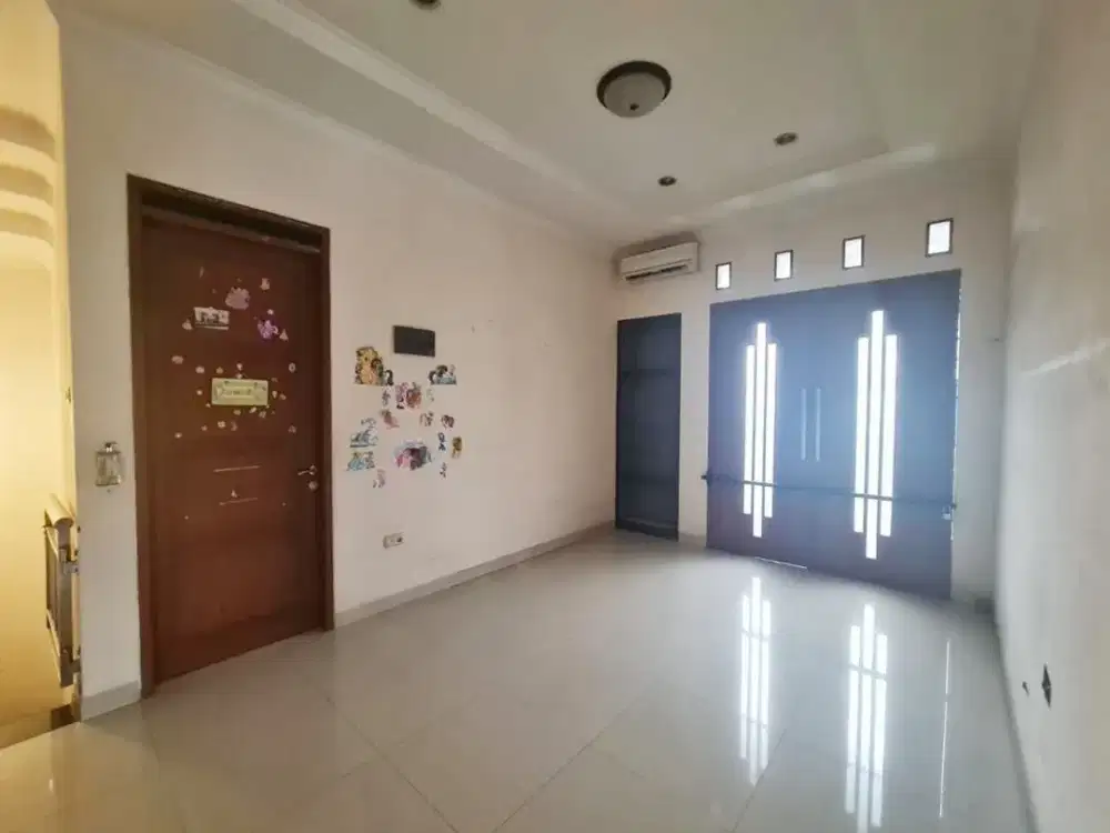 Rumah Besar Singgasana Pradana Lokasi Premium