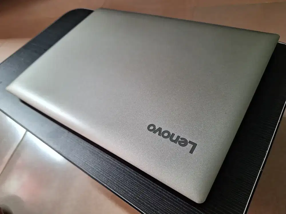 Bismillah dijual laptop lenovo slim core i3 siap pakai baterai oke