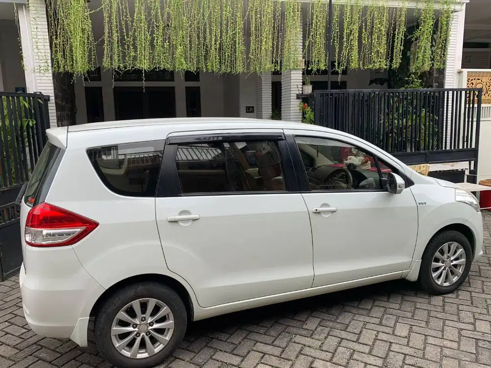 Ertiga GL 2013 1.4-MT (1.373 cc, 4 silinder) Bisa nego, Surat lengkap