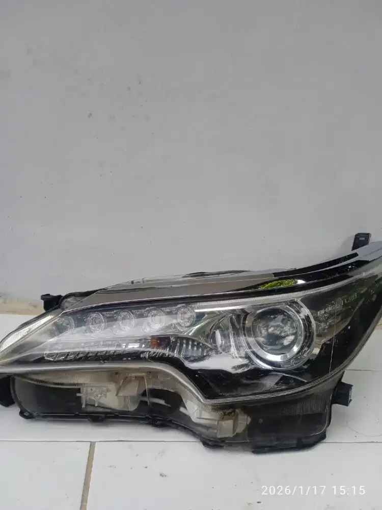 Head lamp toyota fortuner vrz satu set R / L plus griL