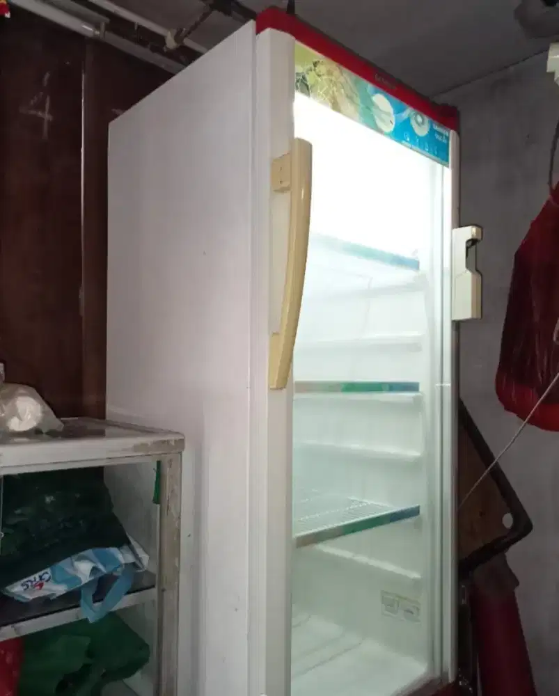 Kulkas Showcase Sanken masih dingin