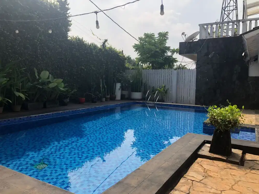Rumah di Lebak Bulus, Asri & Sejuk - Ada Kolam Renang