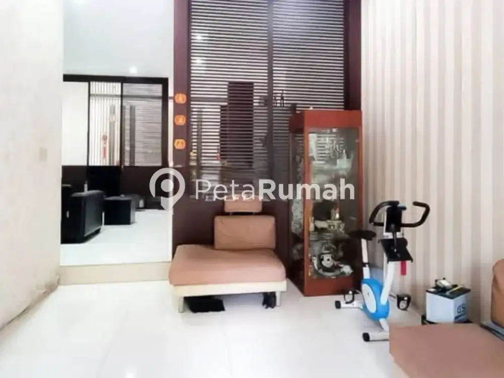 DIJUAL VILLA LUX KOMPLEK CEMARA ASRI