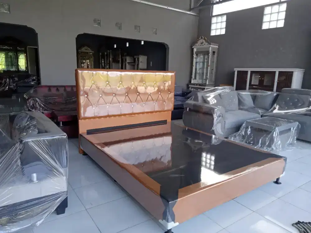 Dipan Sandaran uk 160 x 200 cm