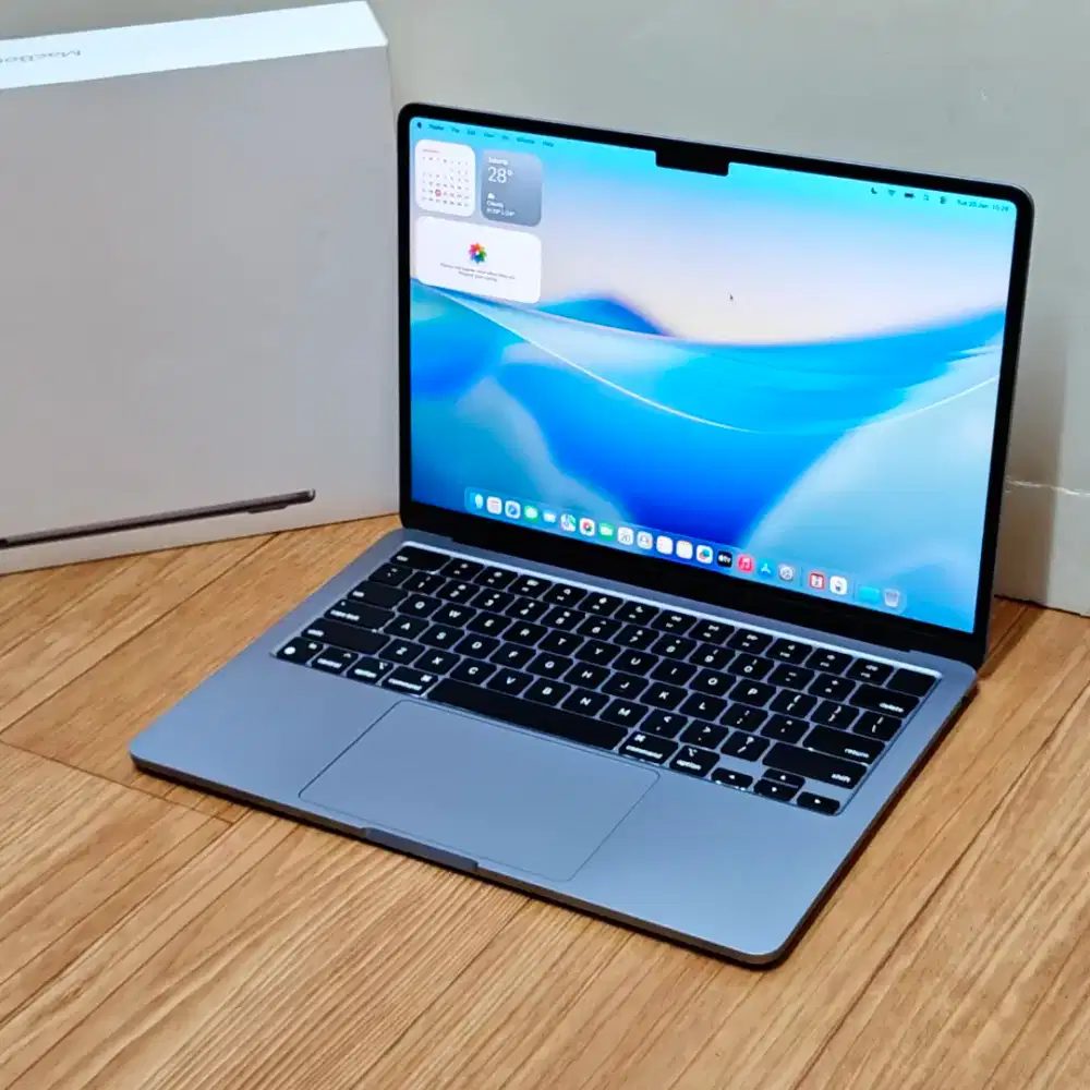 MacBook Air 13 2023 M2 8GB 256GB SSD MULUSS Fullset