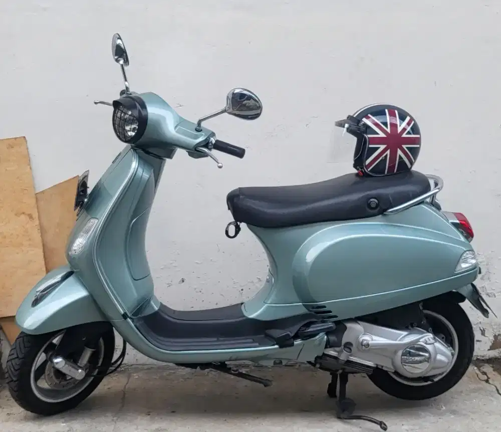DIJUAL VESPA LX 125 TAHUN 2011 – HIJAU