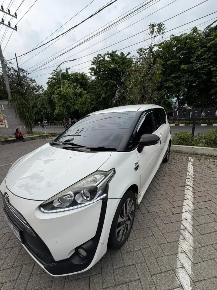 Toyota Sienta V tahun 2017 terawat