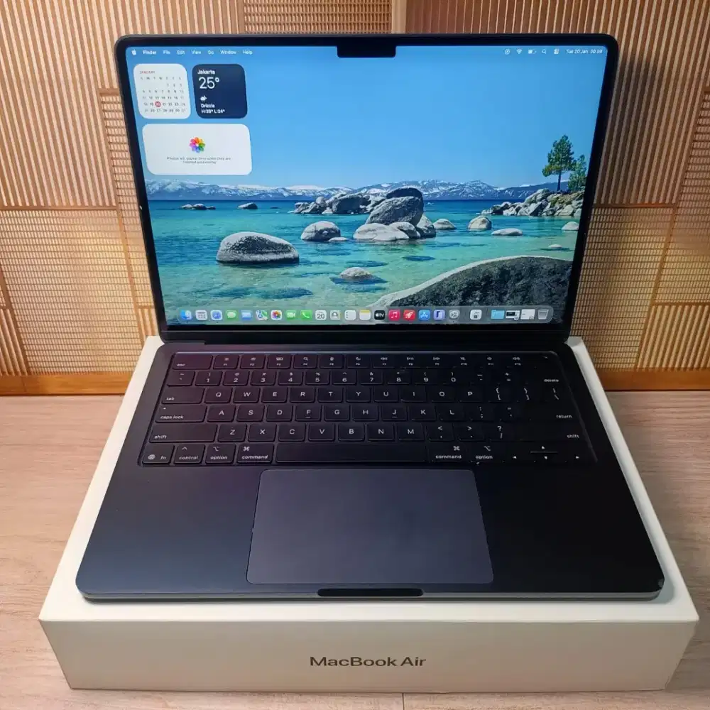 Macbook air m4 2025 ram 16gb/256gb garansi resmi September 2026
