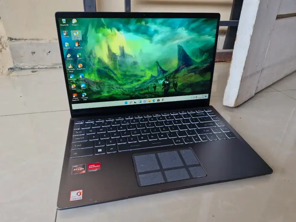 Msi ryzen 3 4300 magnesium ram 8gb ssd 256gb vga radeon FHD backlit