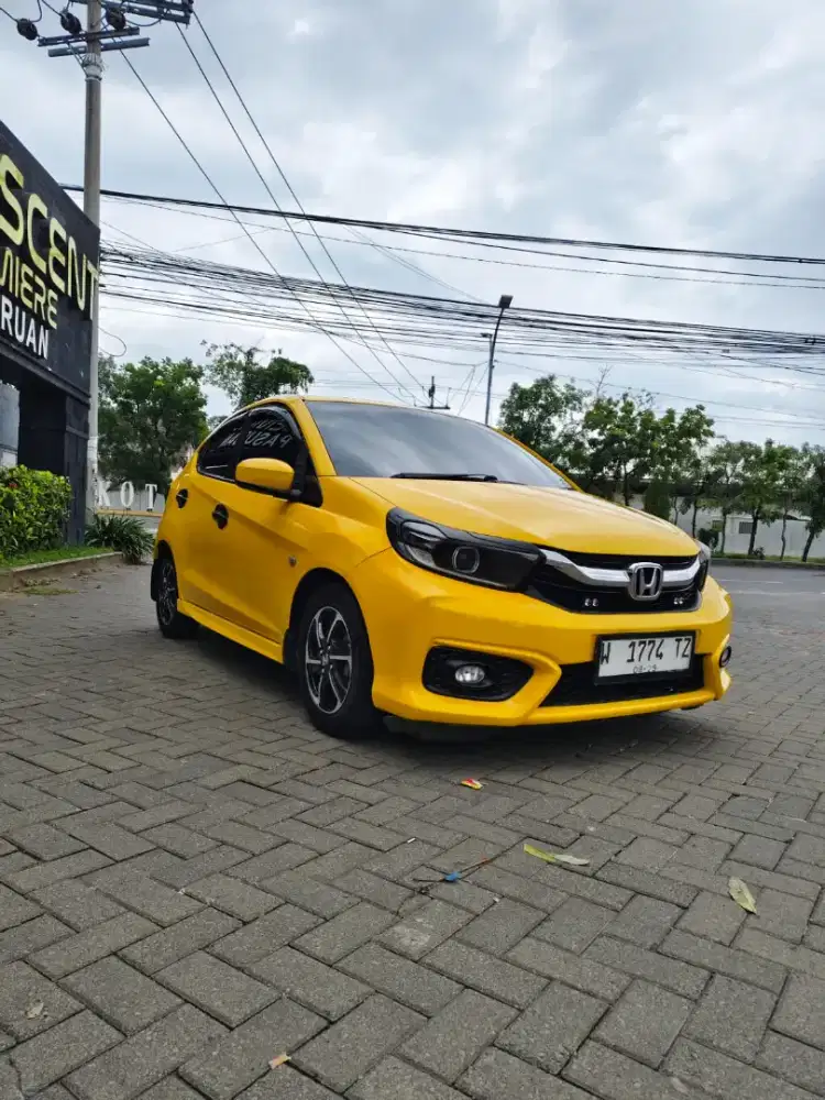 Honda Brio Satya E MT 2019 kuning cakep