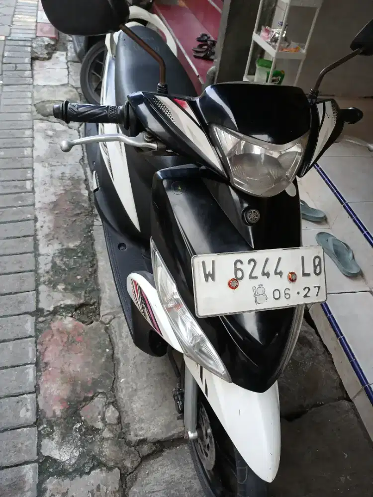 yamaha mio j putih hitam
