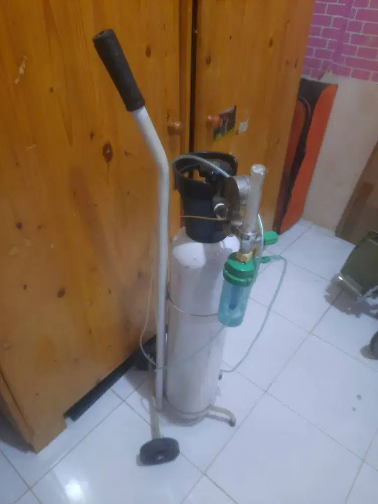 tabung oksigen warna putih