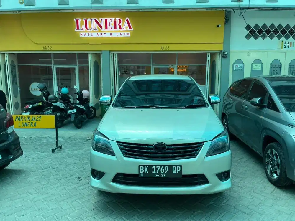 Innova 2012 silver diesel