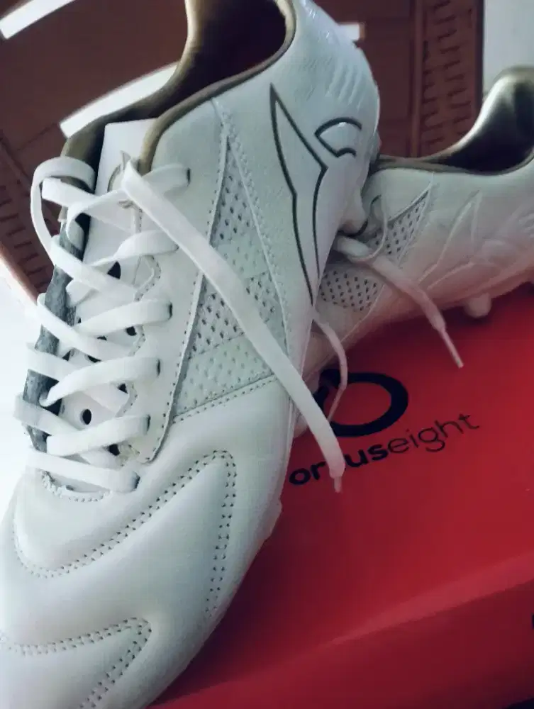 Ortuseight sepatu bola