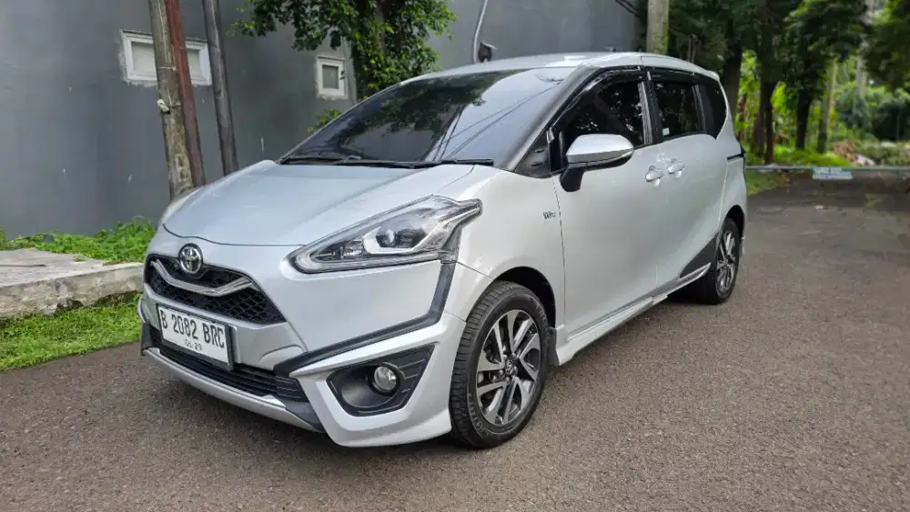 Toyota sienta Q 2020 AT harga cash low km 29rb istimewa
