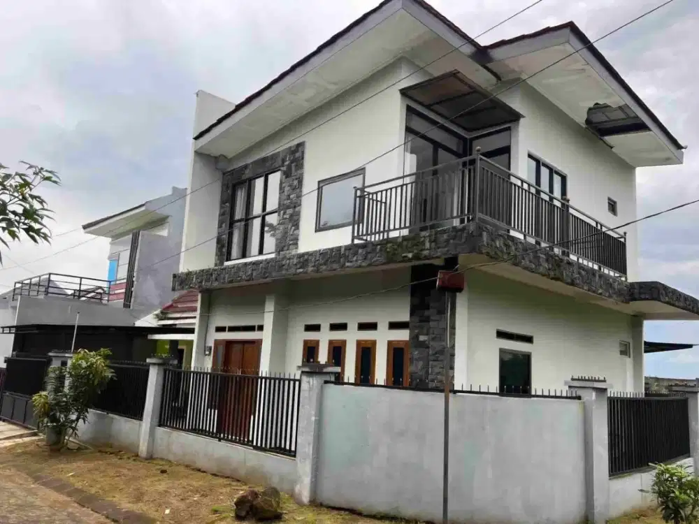 rumah murah 2 unit jadi 1 di villa bukit tidar dekat joyo agung dekat kampus UB Brawijaya, UNMUH, UIN, UNISMA dan lain lain posisi hook jalan lebar