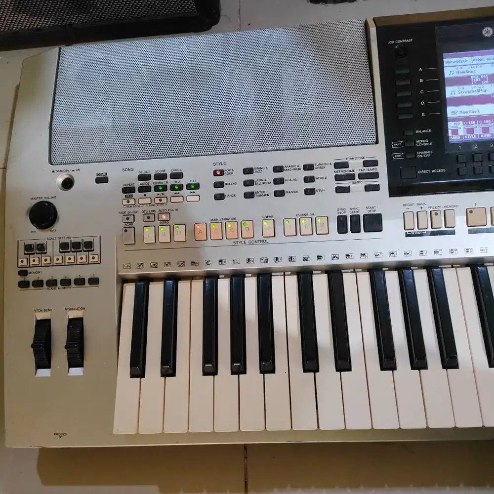 Keyboard Yamaha PSR-OR700 / PSR OR700 / PSR OR 700 Bekas Normal