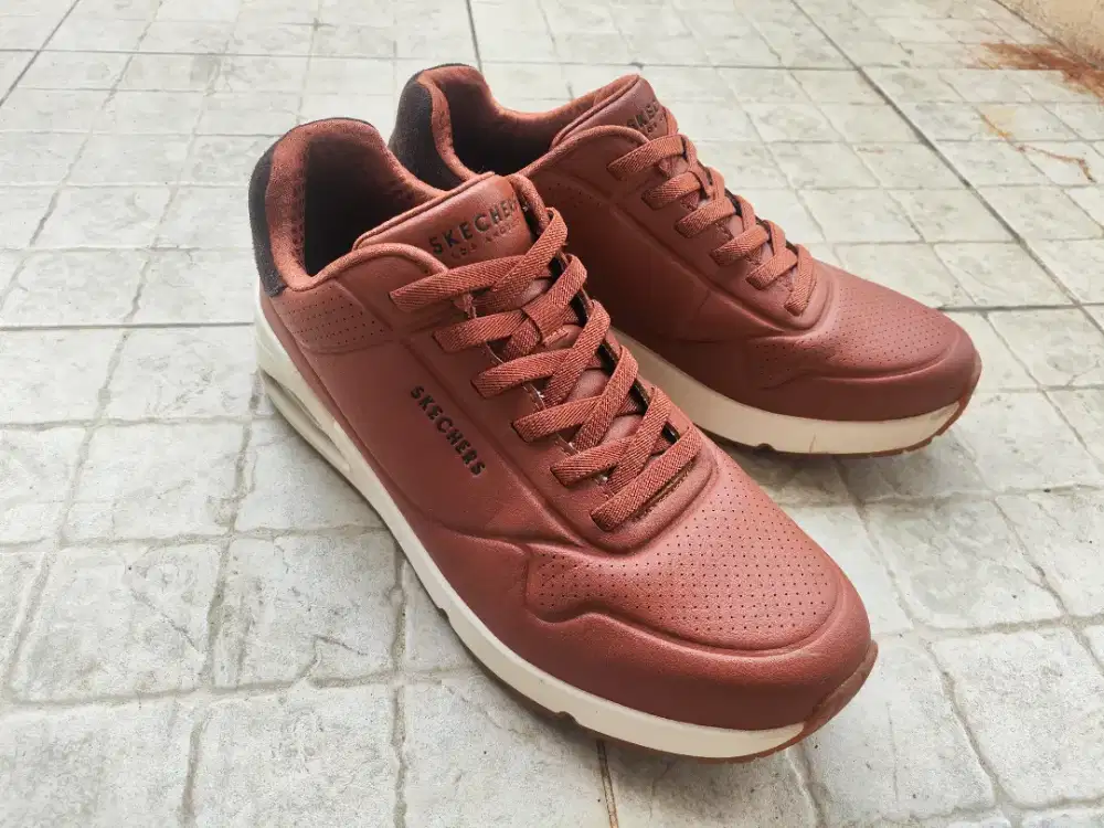 Sepatu Sneakers Skechers Uno (Coklat)