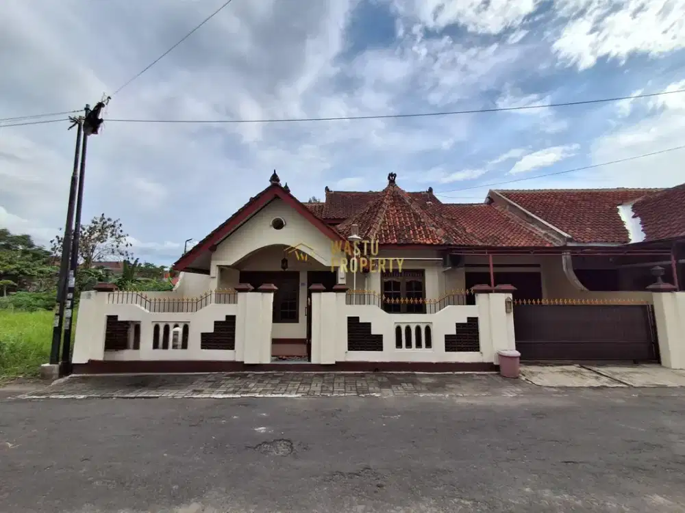 RUMAH SECOND TERMURAH DI PURWOMARTANI, LUAS TANAH 221 m² DALAM KOMPLEKS PERUMAHAN