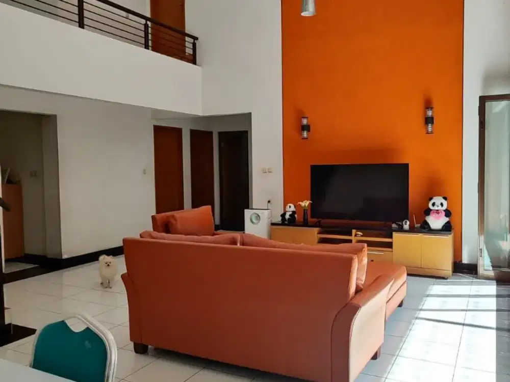 Dijual Rumah Siap Huni Nyaman Terawat Lokasi di Kompleks Batununggal Indah Bandung