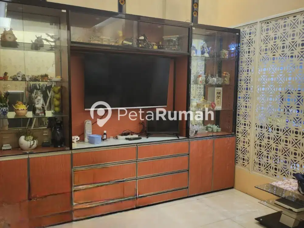 DIJUAL VILLA FURNISH KOMPLEK GRAHA KUSWARI - DAERAH SUNGGAL