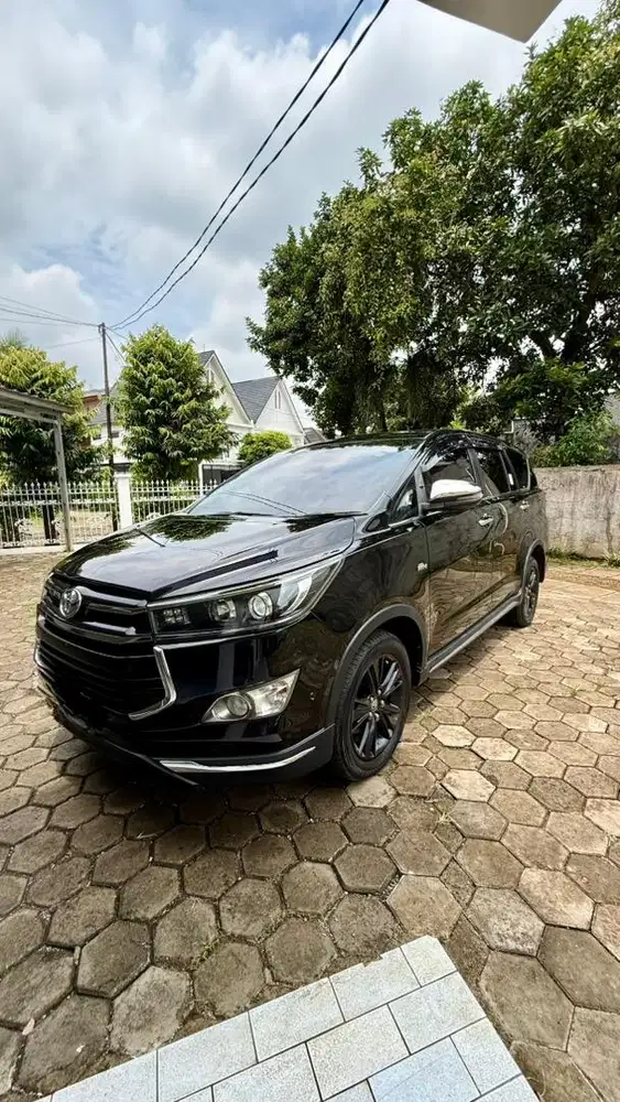 FOR SALE   Innova VENTURER 2018 Matic