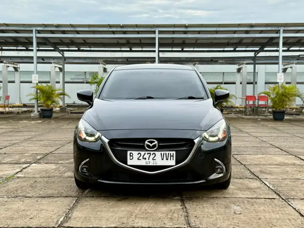 Mazda 2 R 1.5 AT. Skyactive. Tahun 2017. Hitam. Low km. Perfect cond