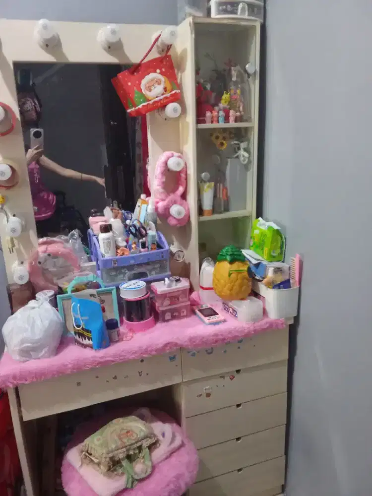 Dijual Meja rias modern/meja rias lampu