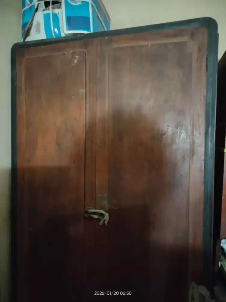 Lemari Pakaian Kayu Jati