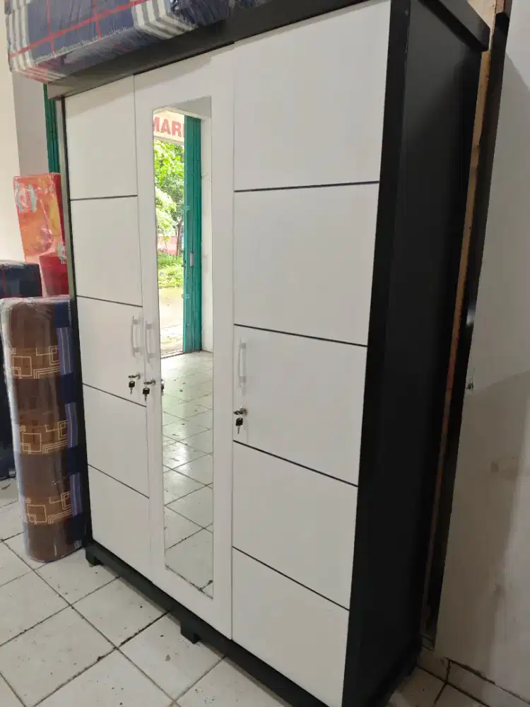 Lemari Pakaian 3 Pintu Kayu Murah Minimalis. Barang Terbatas!!