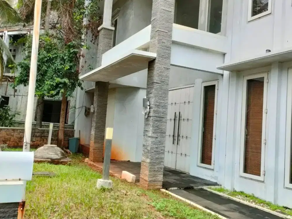 Dijual Rumah Ada Kolam Renang di Taman Persada Kemala, Jakasampurna, Bekasi