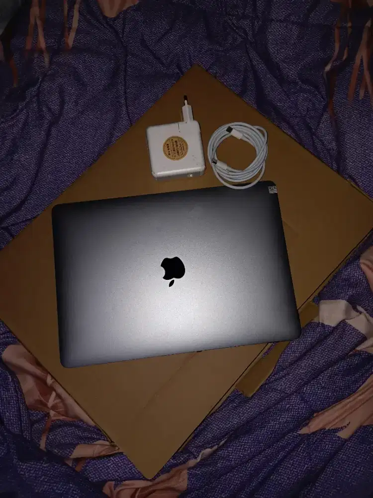 Macbook Air 2020 13 Quadcore i3 8/128GB