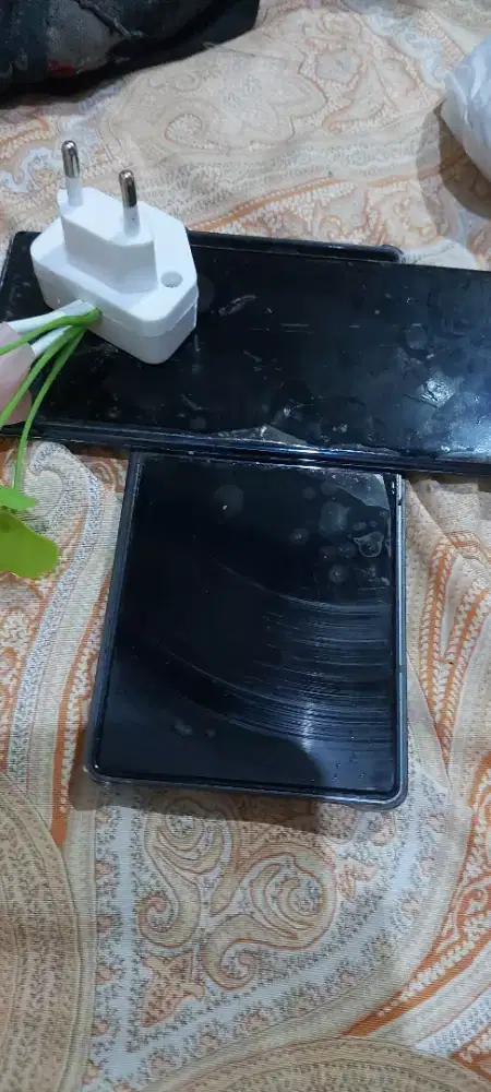 Handphone LG wing sinyal on