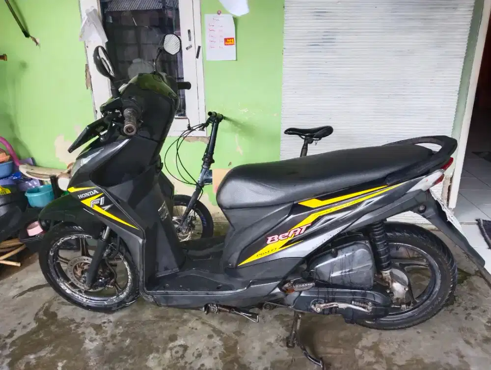 Honda beat FI 2014,motor tinggal pake,ss bpkb faktur,murah meriah.