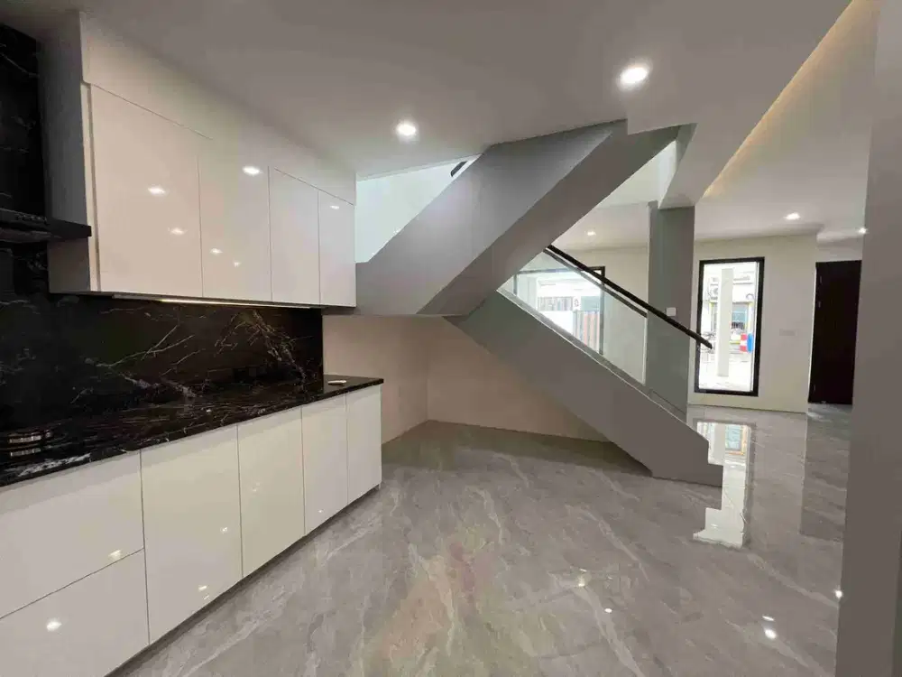 dijual rumah renov total baru. design open space maximize living space and comfort. kitchen full marmer. pencahayaan yang sangat bagus. dekat dengan sekolah.