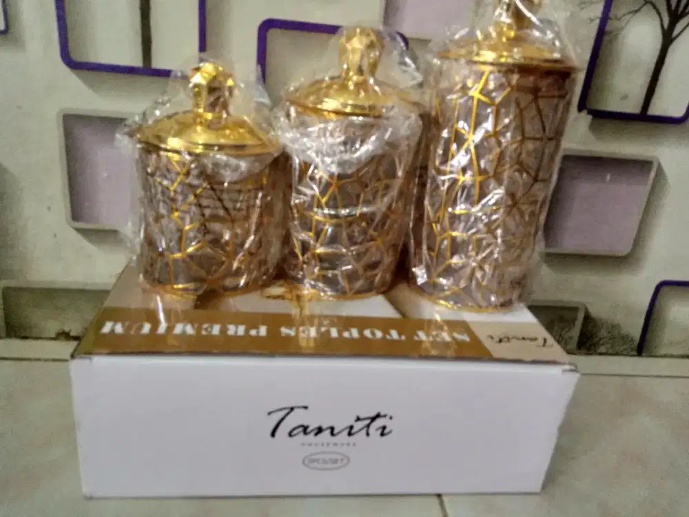 Toples kue mewah estatik