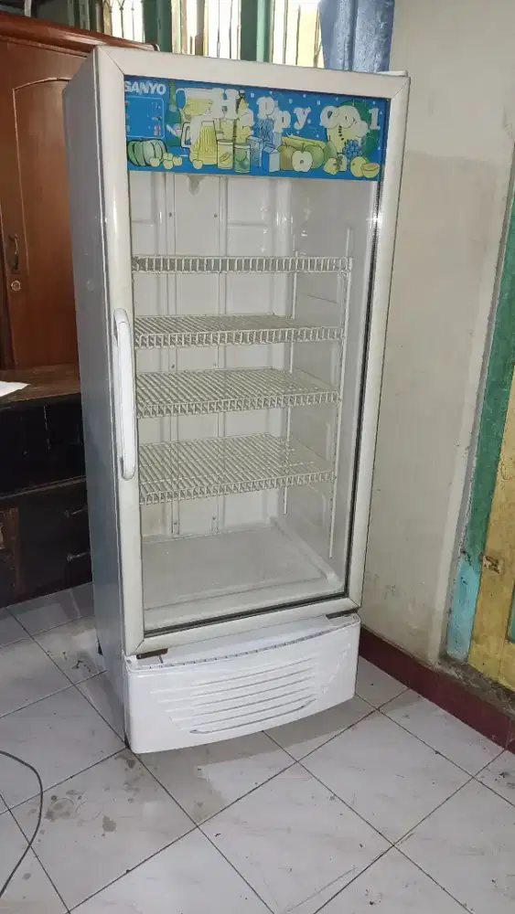 kulkas pendingin minuman showcase Sanyo