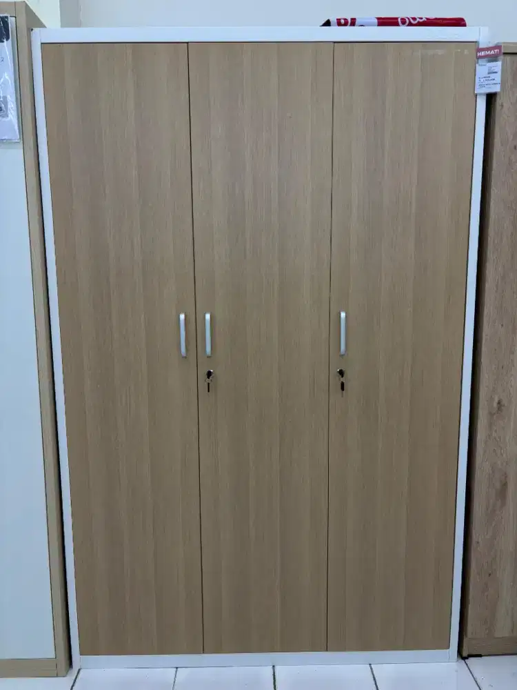 LEMARI BESI 1 JUTAAN