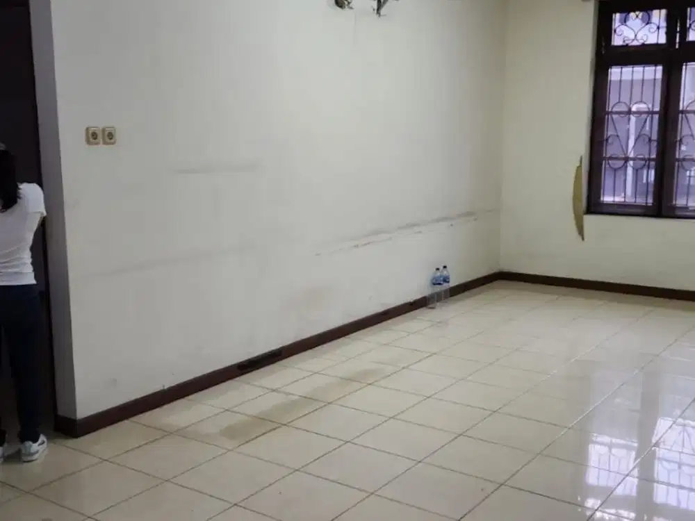 dijual rumah hadap barat laut di taman palem lestari