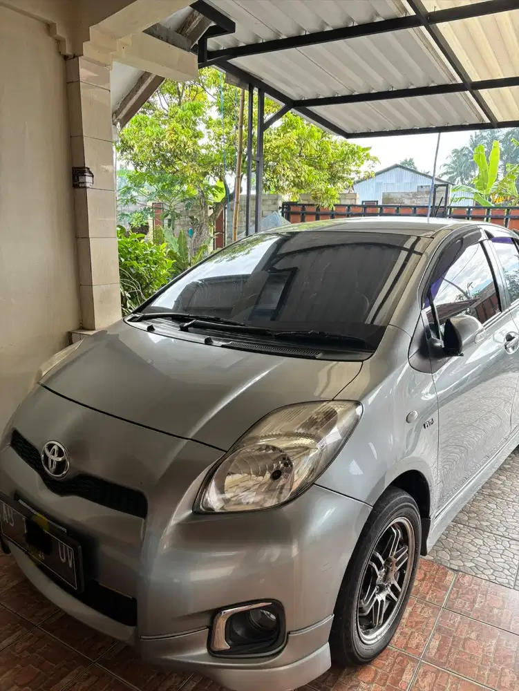 Toyota Yaris E M/T 2012