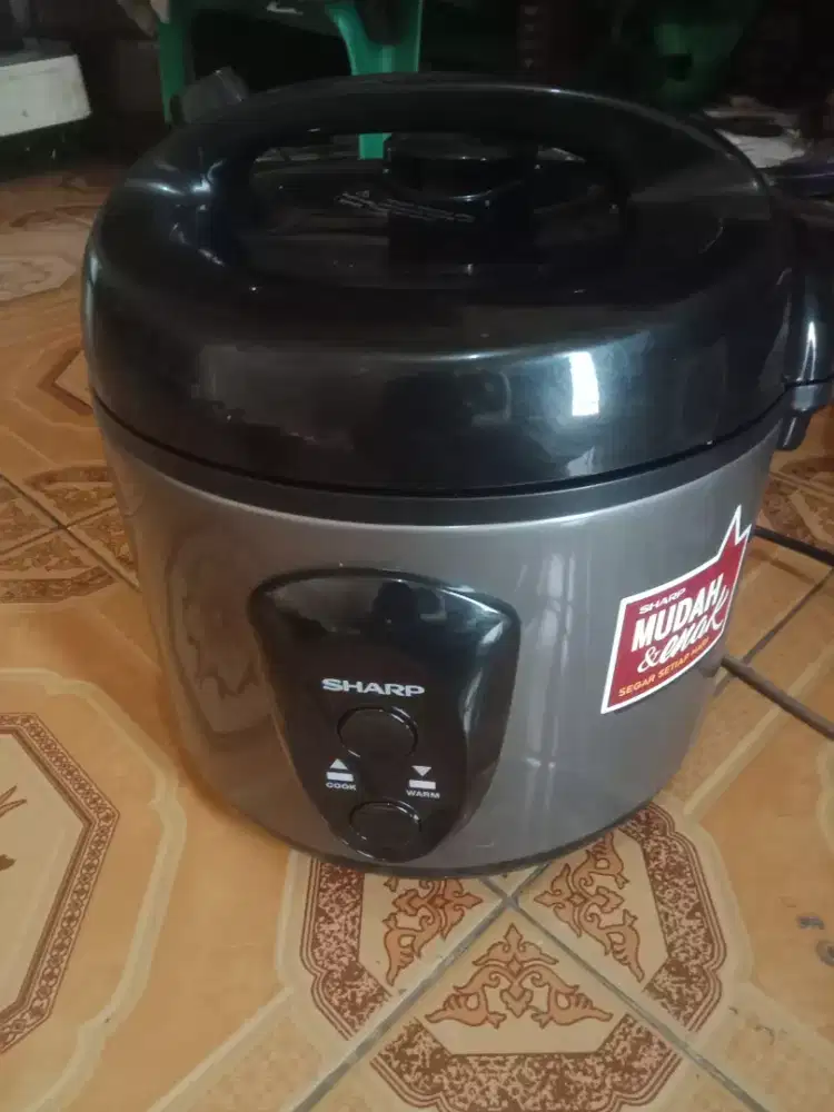Jual aja magic com merk Sharp ukuran 1.8L.Pemakaian aja.