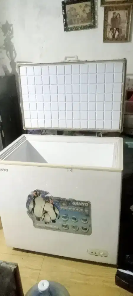 Frezer Box 200 Liter Normal Dingin Beku