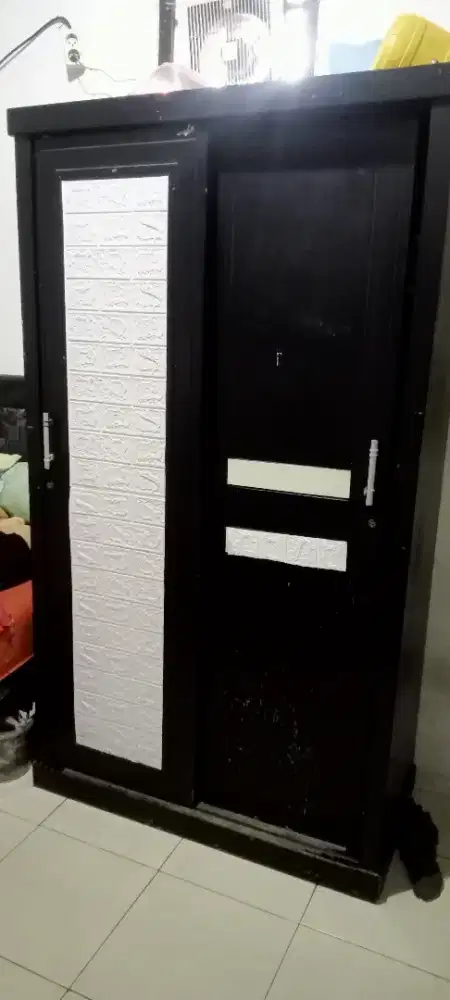 Lemari Pakaian lok Memanggil