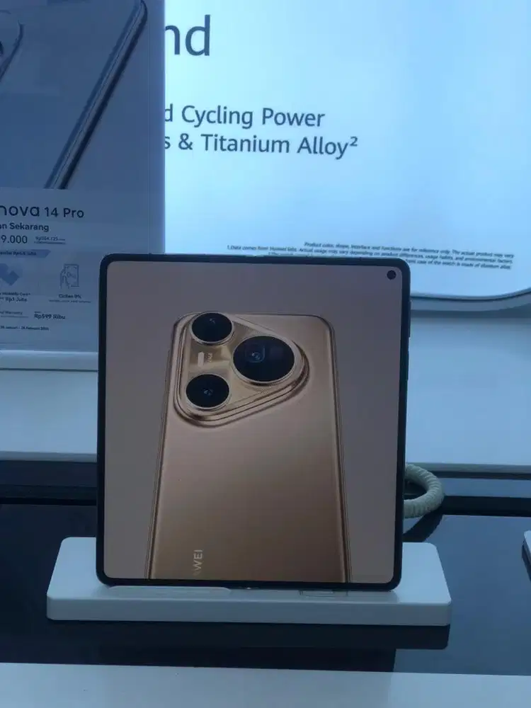 Huawei Mate X6 Nebula Red