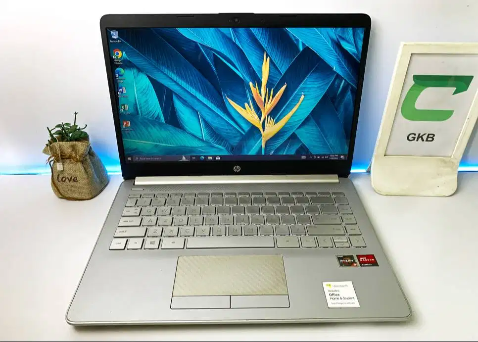 Laptop HP 14s Ryzen VGA 2gb Ram 8gb Lancar Desain Editing Grafis dan 3