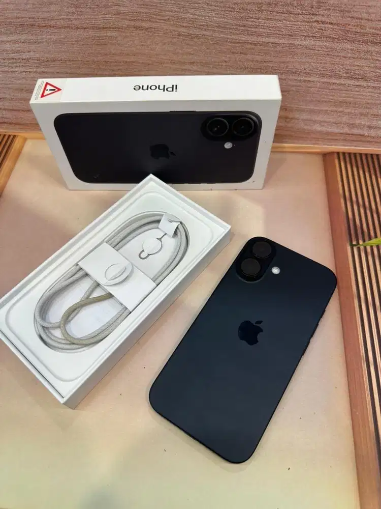 iPhone 16 256GB Black Garansi iBox 13/04/26 BH 95%