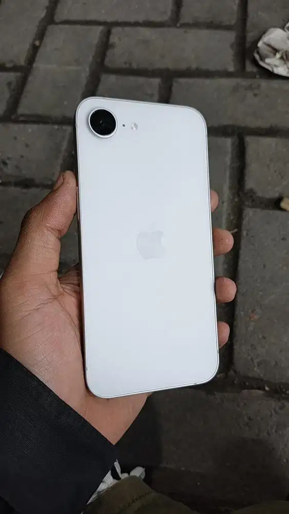 WTS iPhone 16e iBox resmi blibli!