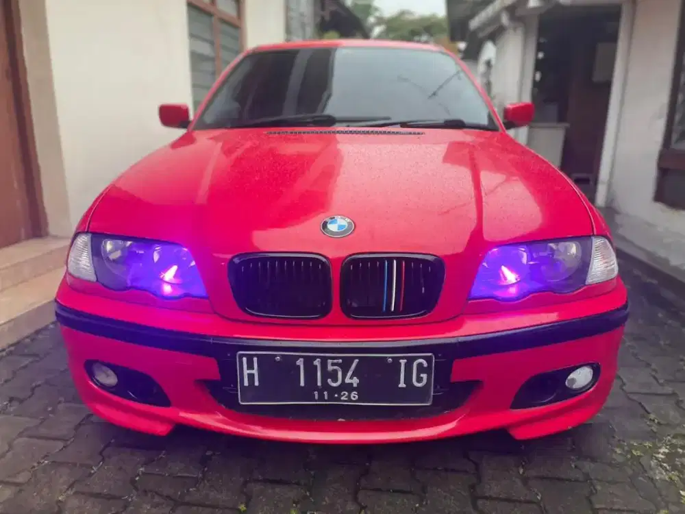 BMW 323i 
Tahun 2000
Matic