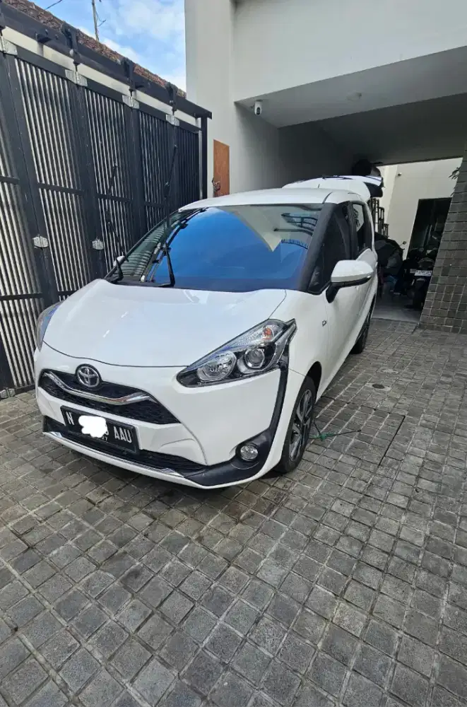 Sienta 1.5 V MATIC 2021, STNK 2022, LOW KM